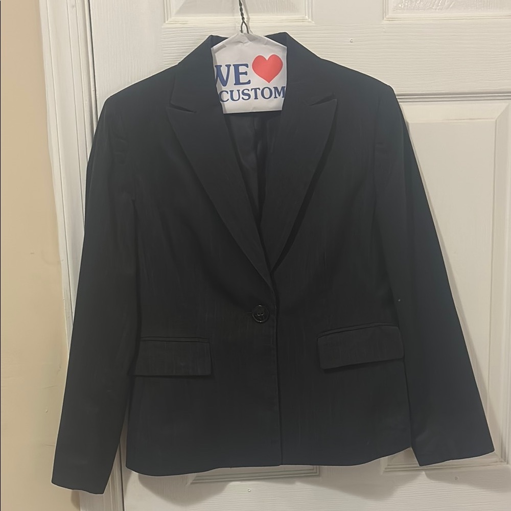 Kasper Black Blazer with Structured Shoulders and Classic Lapel